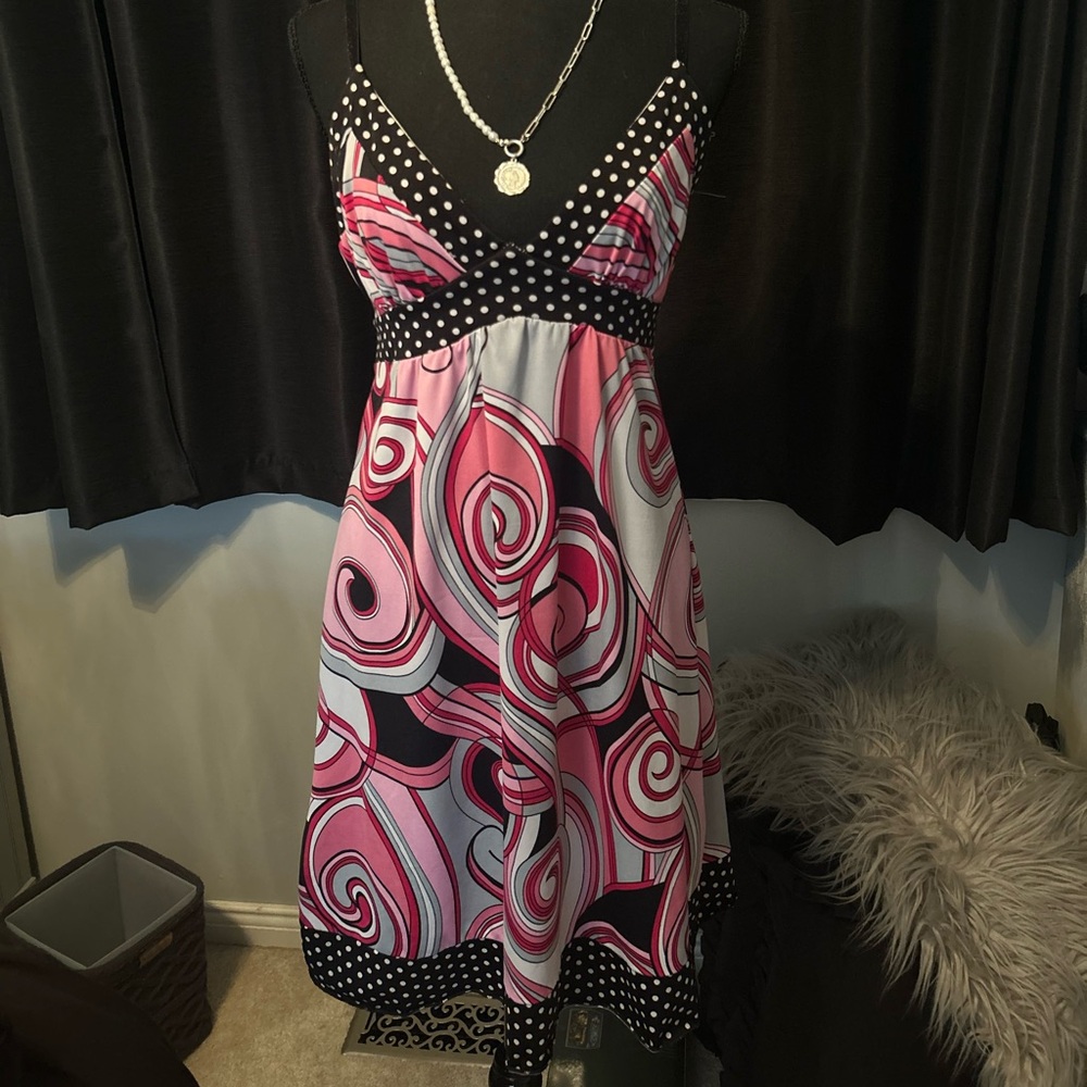 Pink and black vintage 70s mini dress with polka dots #polkadot